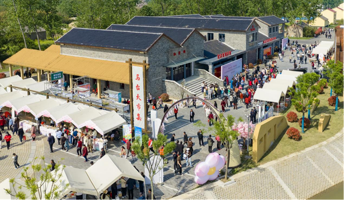 灌南县张店镇上马台“书香赶集·耕读有声”活动现场。灌南县委宣传部供图