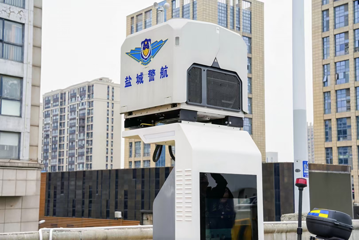 部署在盐城高架桥上的“空中交警”无人机自动机场。盐城交警供图
