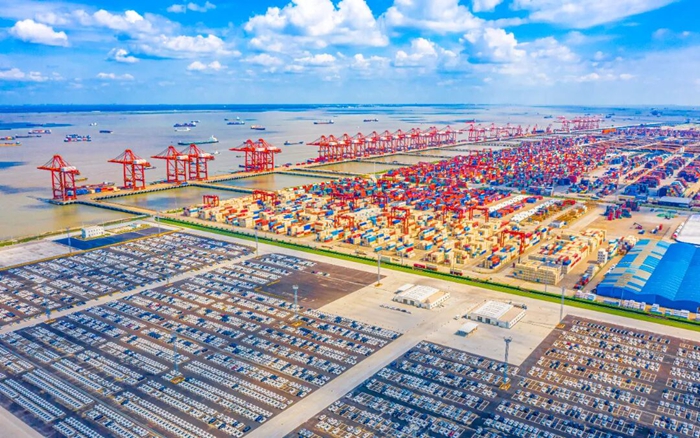 停满待出口汽车的太仓港。太仓海事局供图