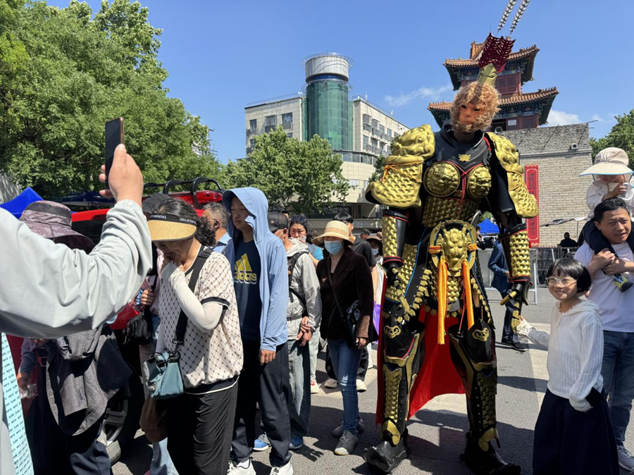 图为白虎山庙会现场。 海州区委宣传部供图