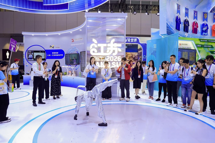 魔法原子的高动态双足人形机器人Z1流畅完成侧空翻、踢腿等高难度动作。主办方供图