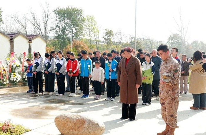 饮马塘红色文化基地迎来了一批批参观者。建湖县委宣传部供图