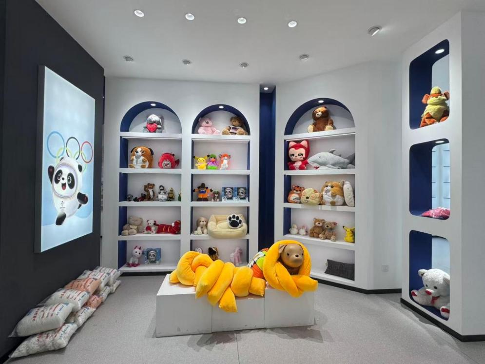 海科纤维展厅内，各类产品展示。企业供图