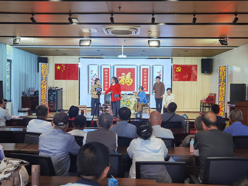 盐渎街道新时代文明所百姓剧场开展“茉莉花开 盐渎有戏”惠民演出。陈龙海摄