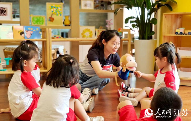 于典在工作中。 人民网记者 鞠峰摄