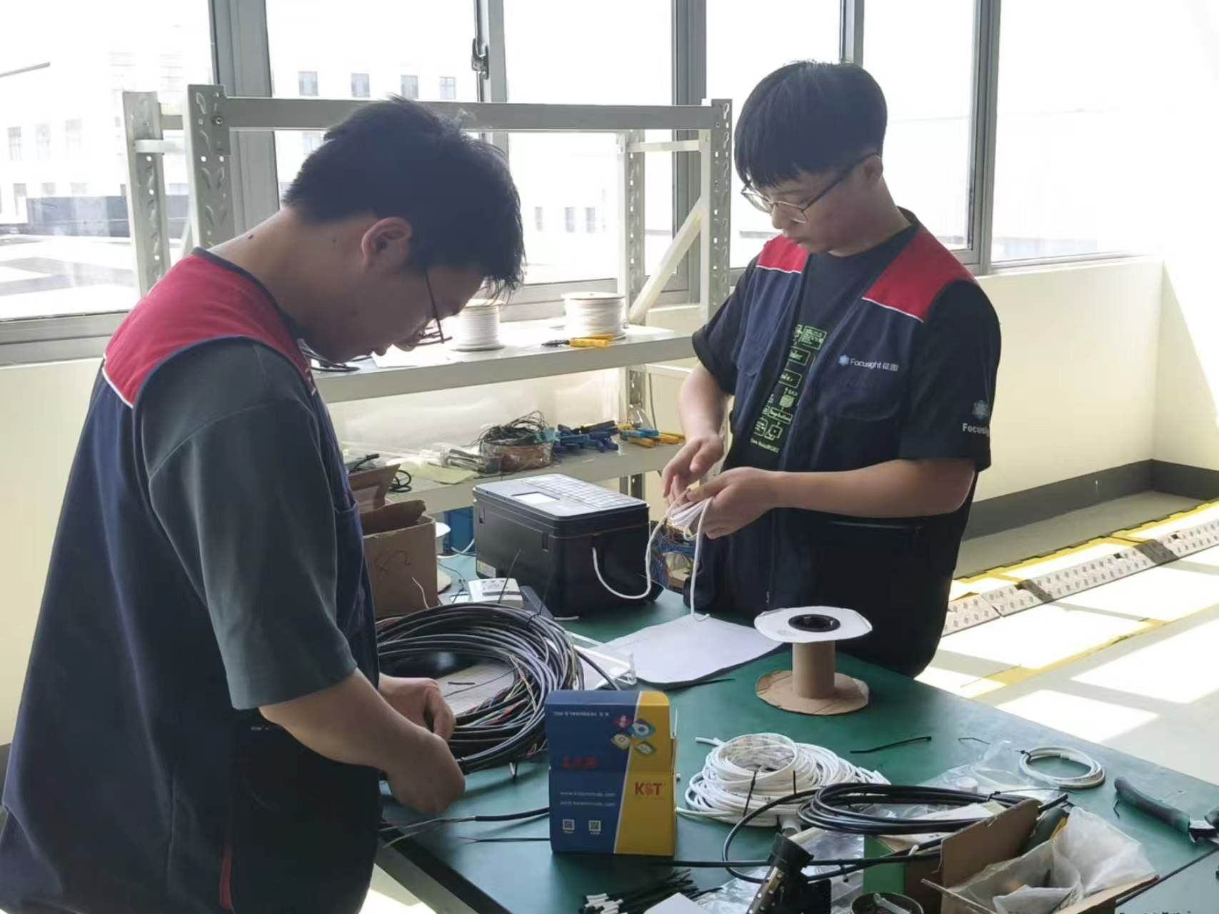 学生在征图新视（江苏）科技股份有限公司参加就业见习。张金泉摄