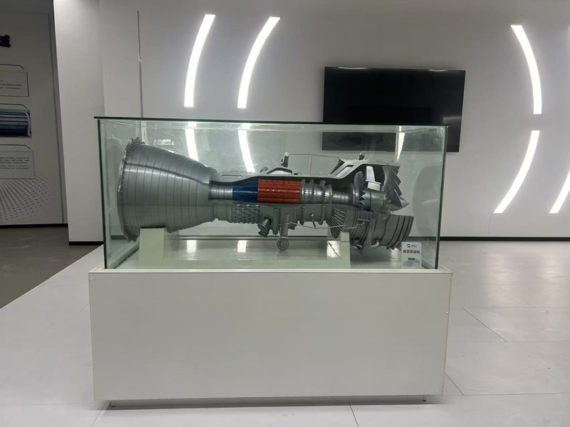 奇纳新材展厅摆放航空发动机模型，企业高温合金材料可用于发动机关键部件。受访者供图