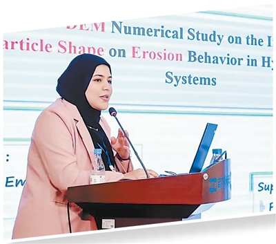 　　埃及留学生亚瑟在2025中国水利学术大会上发言。南京水利科学研究院供图