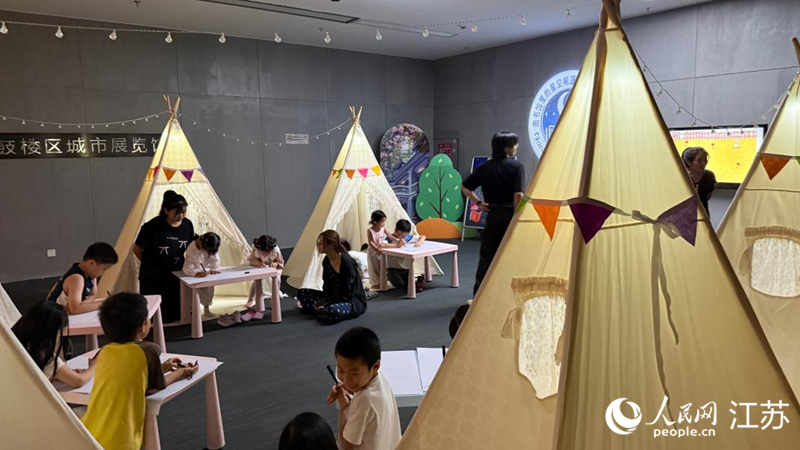 南京鼓楼：图书馆里的新“读”法