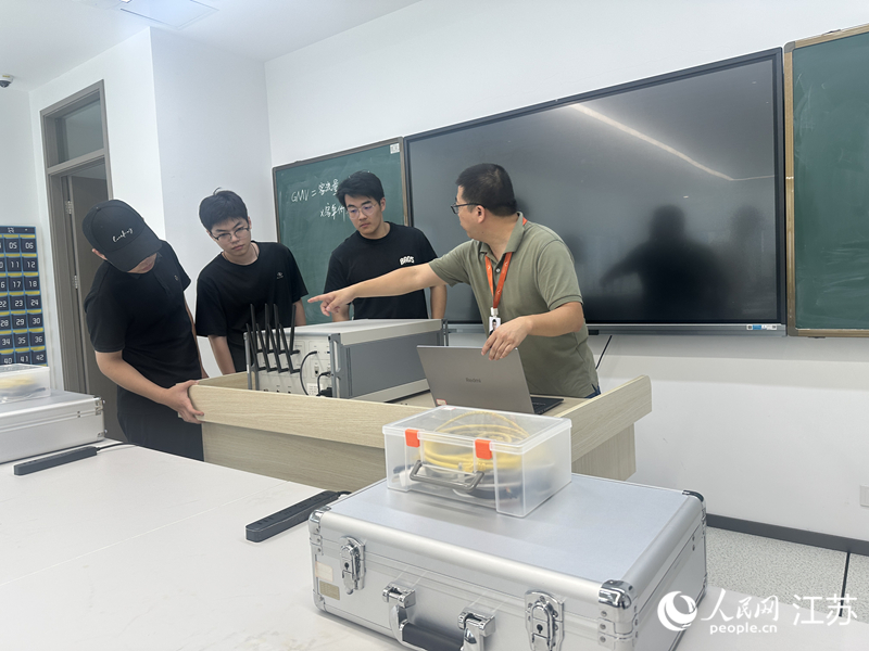2.小米集团产教融合基地的实操课堂。人民网赵登岩摄