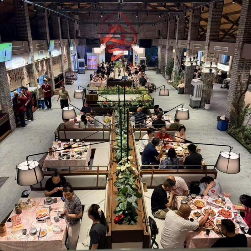 在老街烧烤蓝园店。受访者供图