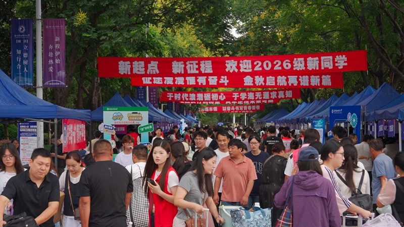 开学现场。扬州职业技术大学供图