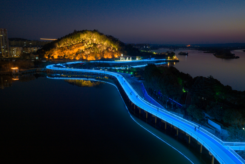 淮河步道夜景。受访者供图