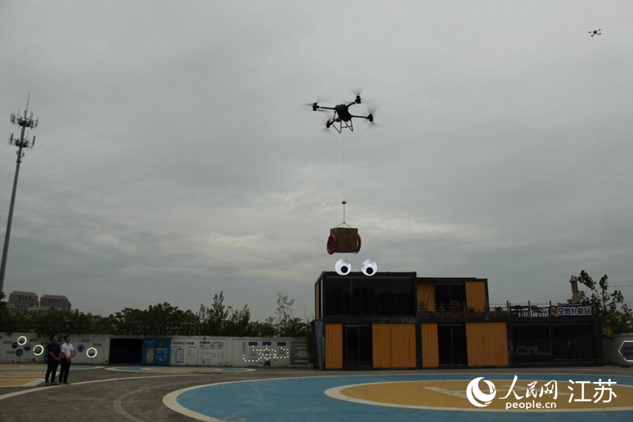 常州企业研发的“空地智联城市治理大管家”,构建空地一体协同作业体系。人民网记者 俞杨摄