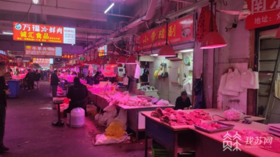 南京潤恆鮮肉交易市場生鮮燈“一盞沒換”無任何整改跡象