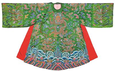 清乾隆绿地妆花缎彩云金龙纹男蟒。南京博物院供图