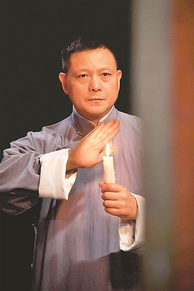 柯军个人照。