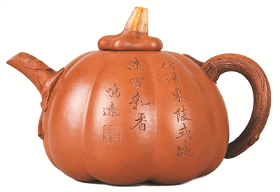 清代陈鸣远制紫砂南瓜壶（南京博物院藏）。