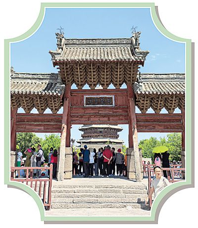山西应县，应县木塔山门前的木牌楼。高 凯摄