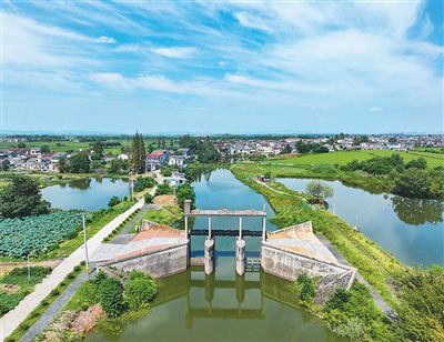 建于民国时期的赤山闸。新华社记者 季春鹏摄