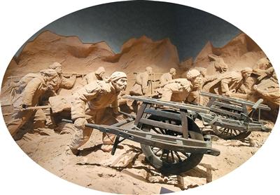 主题雕塑“运输线上”。本文图片来源：淮海战役纪念馆