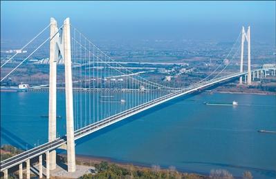 图为通车后的南京新生圩长江大桥。赵振宇摄(人民视觉)