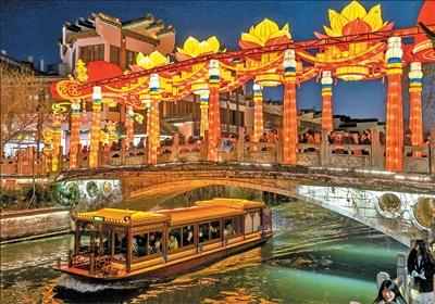 人民日报关注｜第四十届秦淮灯会在南京白鹭洲公园亮灯