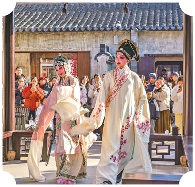 巴城湖村的昆曲演出。徐鶴千攝