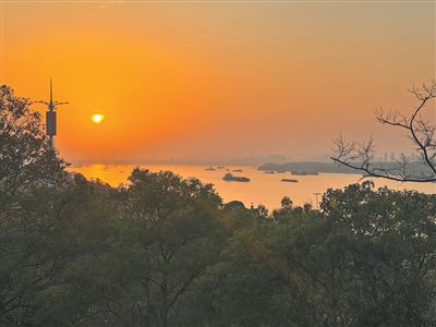 在江蘇省南京市燕子磯公園拍攝的長江實景。南京特殊教育師范學院贊比亞籍留學生 成文奇攝